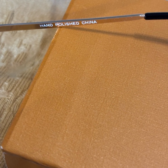 Stylish Pink Tinted Sunglasses - Picture 3 of 7